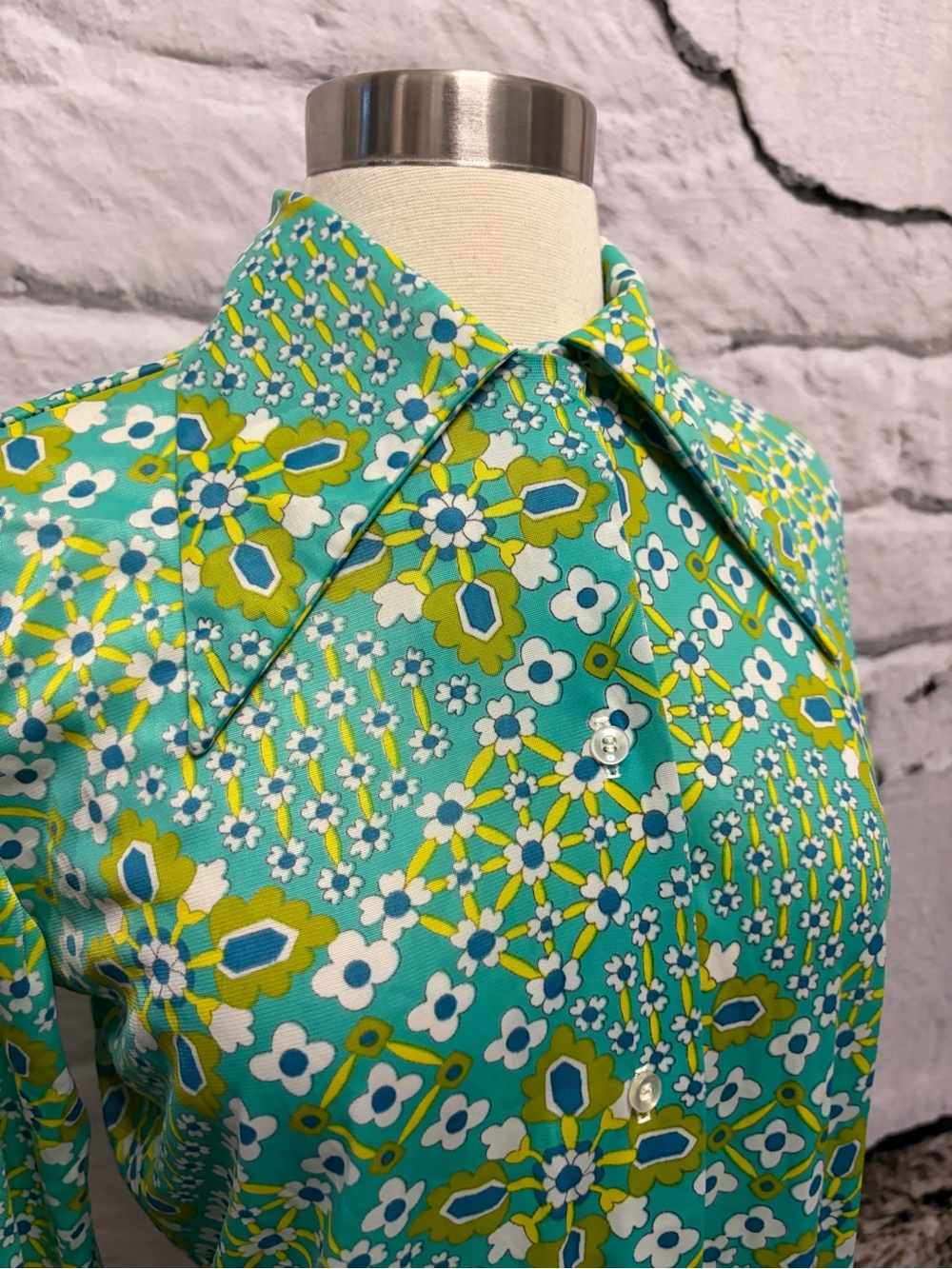 1970s Vintage Montgomery Ward Dagger Collar Psychedelic Flower Mod Aesthetic